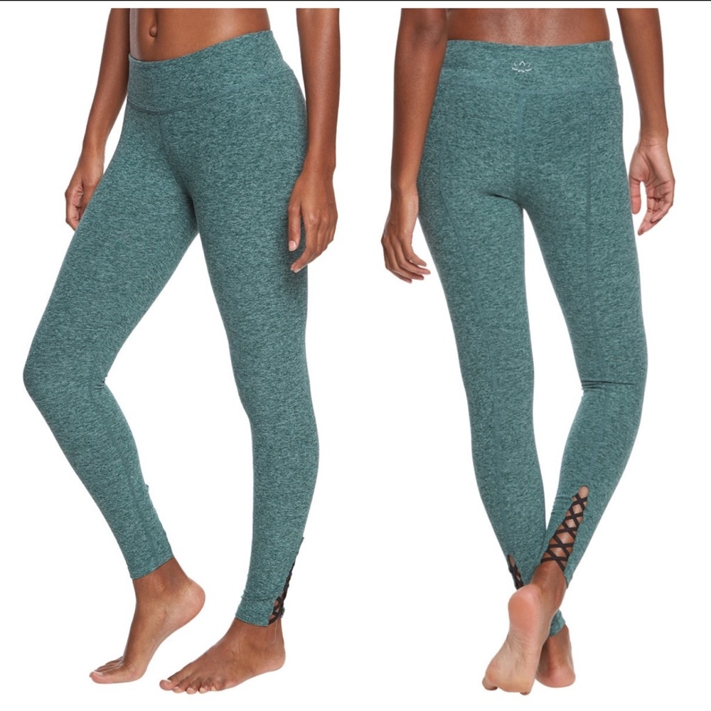 Beyond Yoga Cross It Back 7/8 Yoga Legging in Woodland Forrest Light Sage